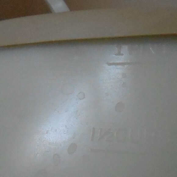 VTG Small White Mini 16oz Pouring Pitcher w/Tan Lid Handle Spout & Seal-1 Pint - Picture 3 of 6